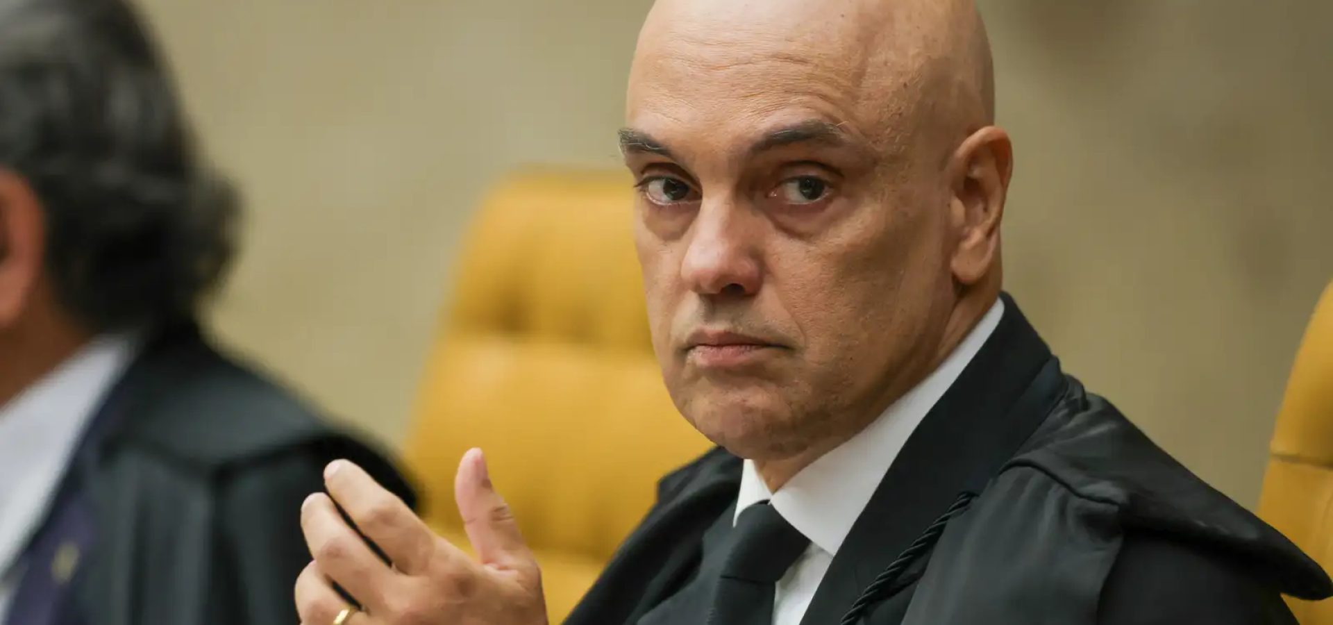Fachin autoriza AGU a defender Moraes em processo nos EUA