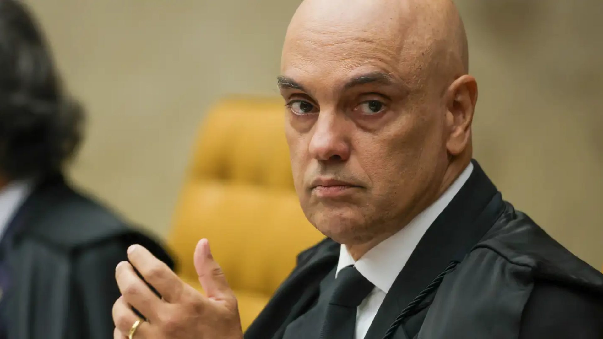 Fachin autoriza AGU a defender Moraes em processo nos EUA
