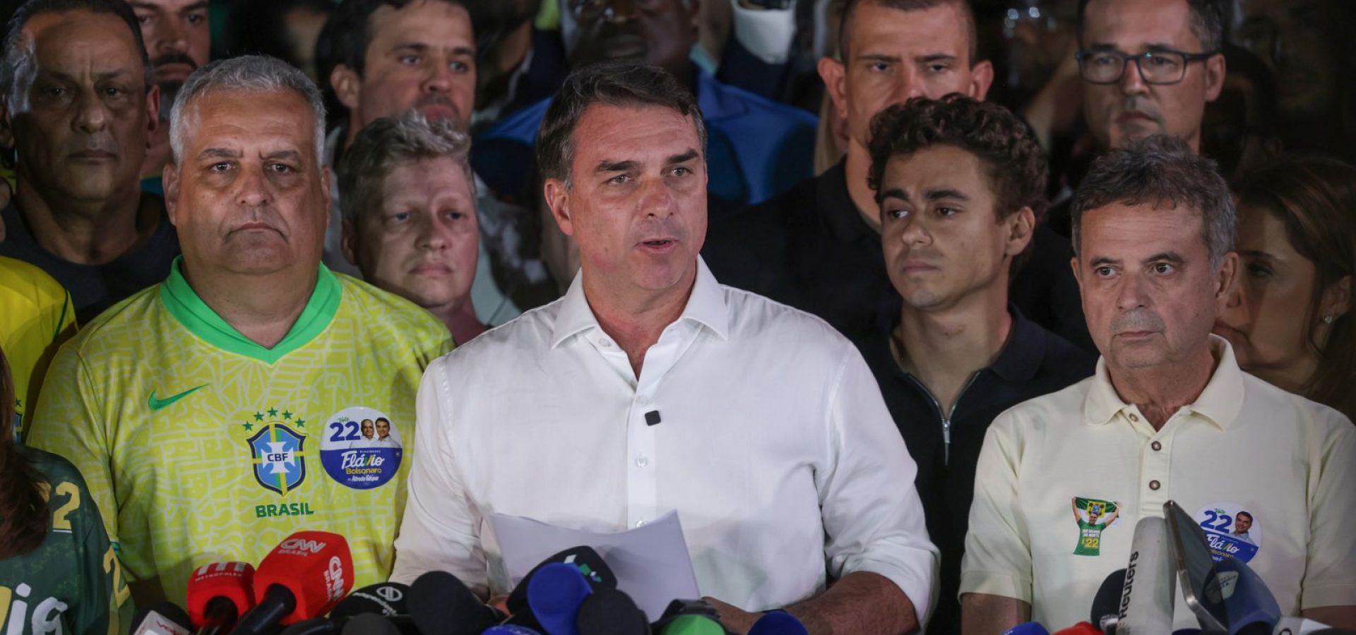 Entenda: investigações contra Flávio continuam no STF após fuga