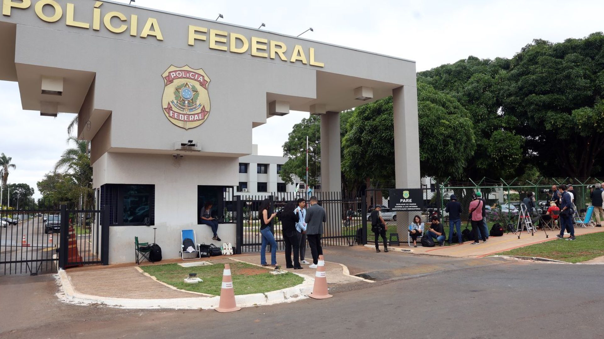 "Todo mundo sabe o que ele fez", diz Lula sobre prisão de Bolsonaro