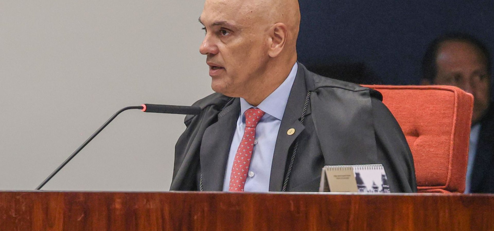 Moraes nega conversas com Vorcaro no dia em que banqueiro foi preso