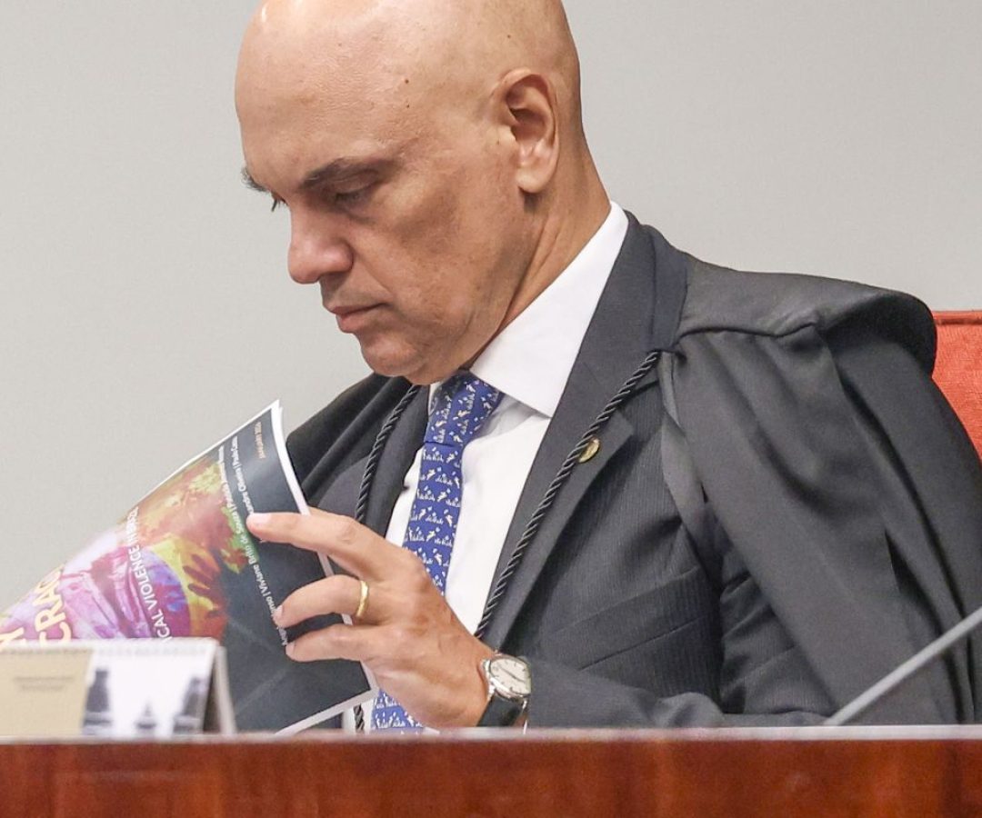 Moraes abre ação contra Flávio Bolsonaro por suposta calúnia a Lula