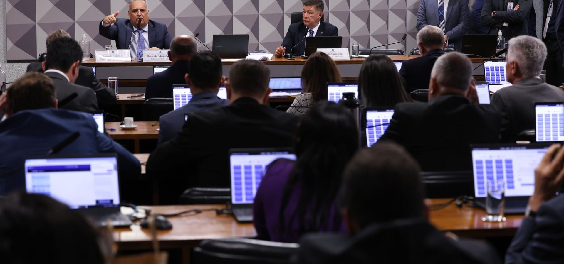 Mendonça proíbe CPMI do INSS de acessar dados de Vorcaro em sala-cofre