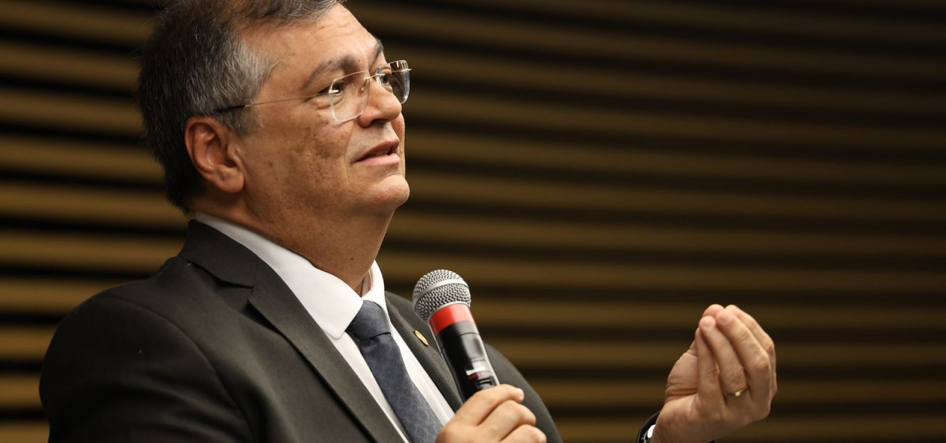 Dino determina plano emergencial de reestruturação da CVM