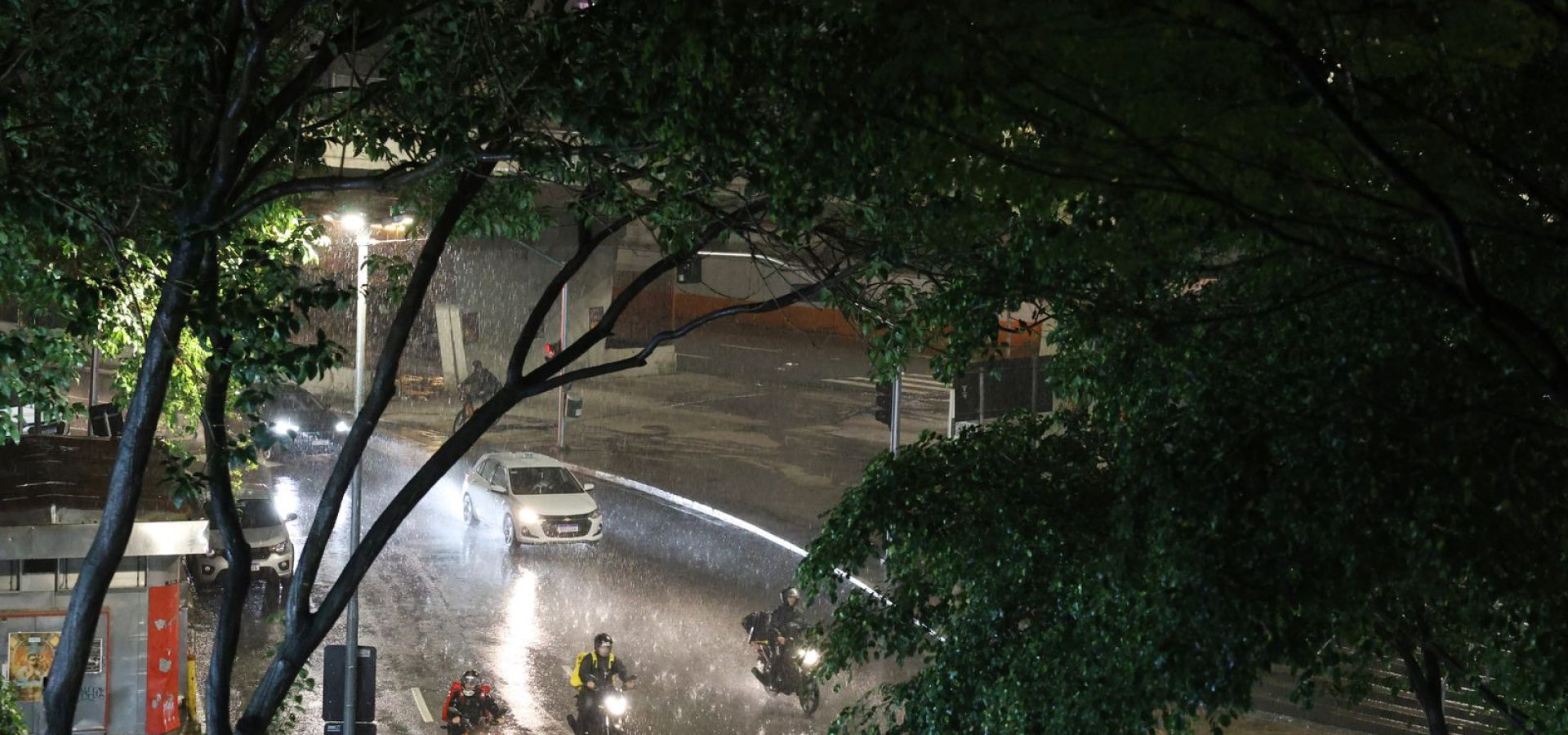 Após temporal, muro desaba em Franca (SP) e mata uma pessoa