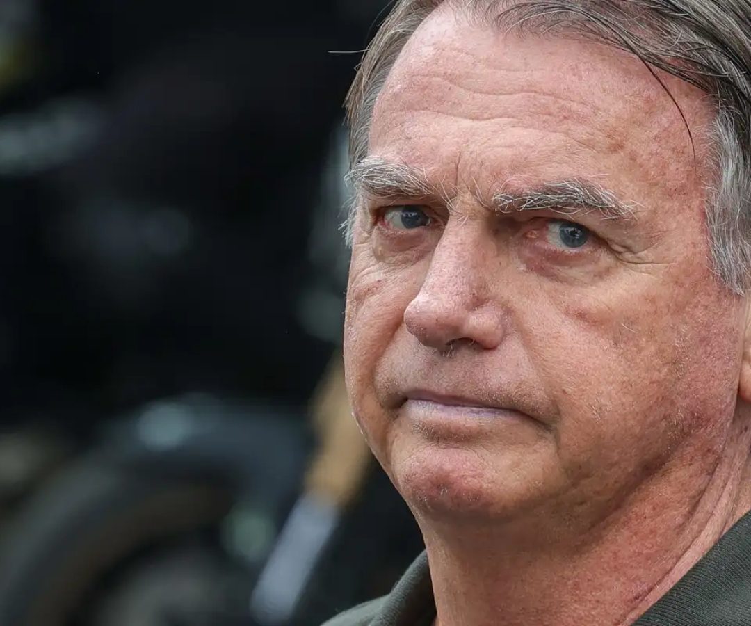 Bolsonaro passa por nova cirurgia para tratar quadro de soluço