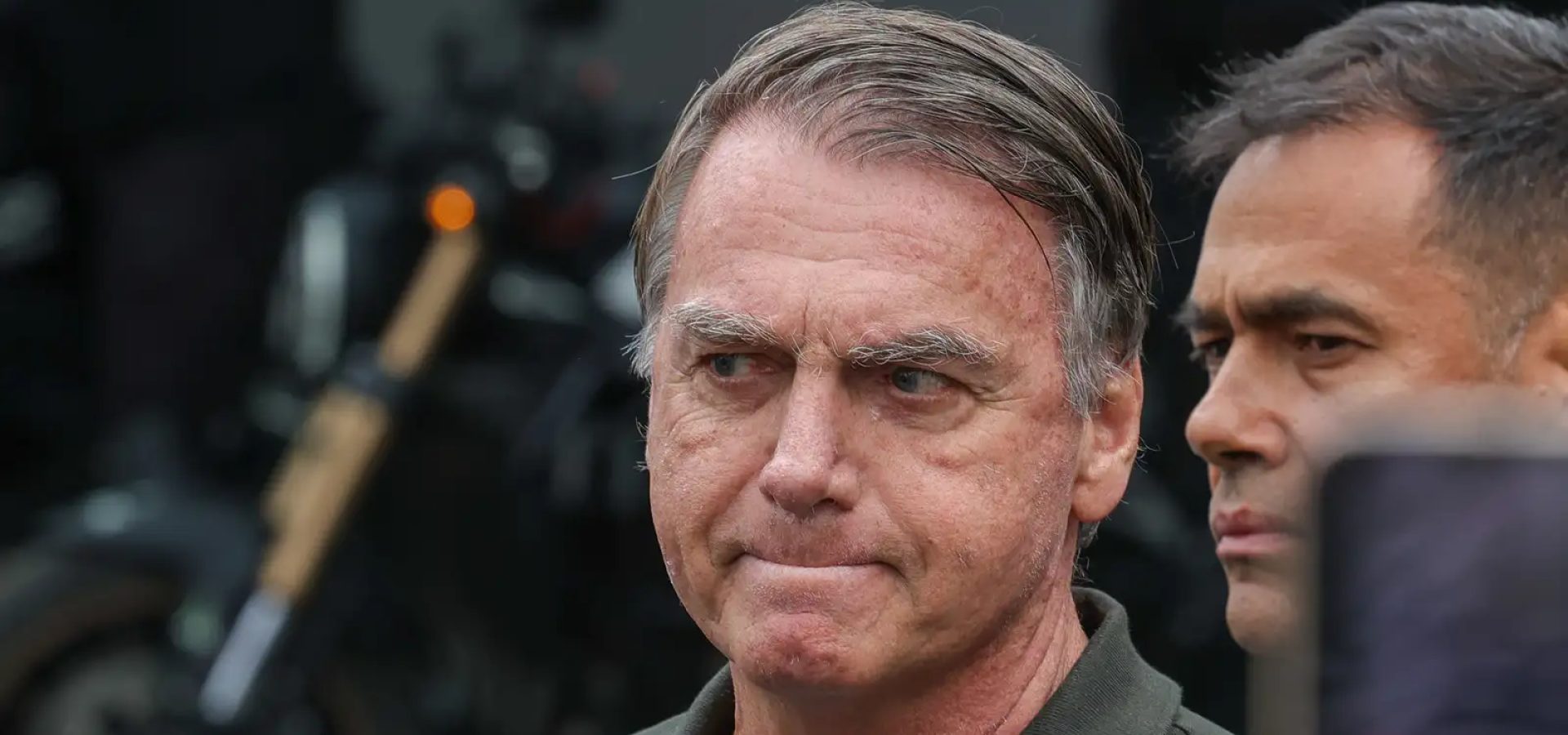 PGR dá aval para Bolsonaro fazer cirurgia no ombro