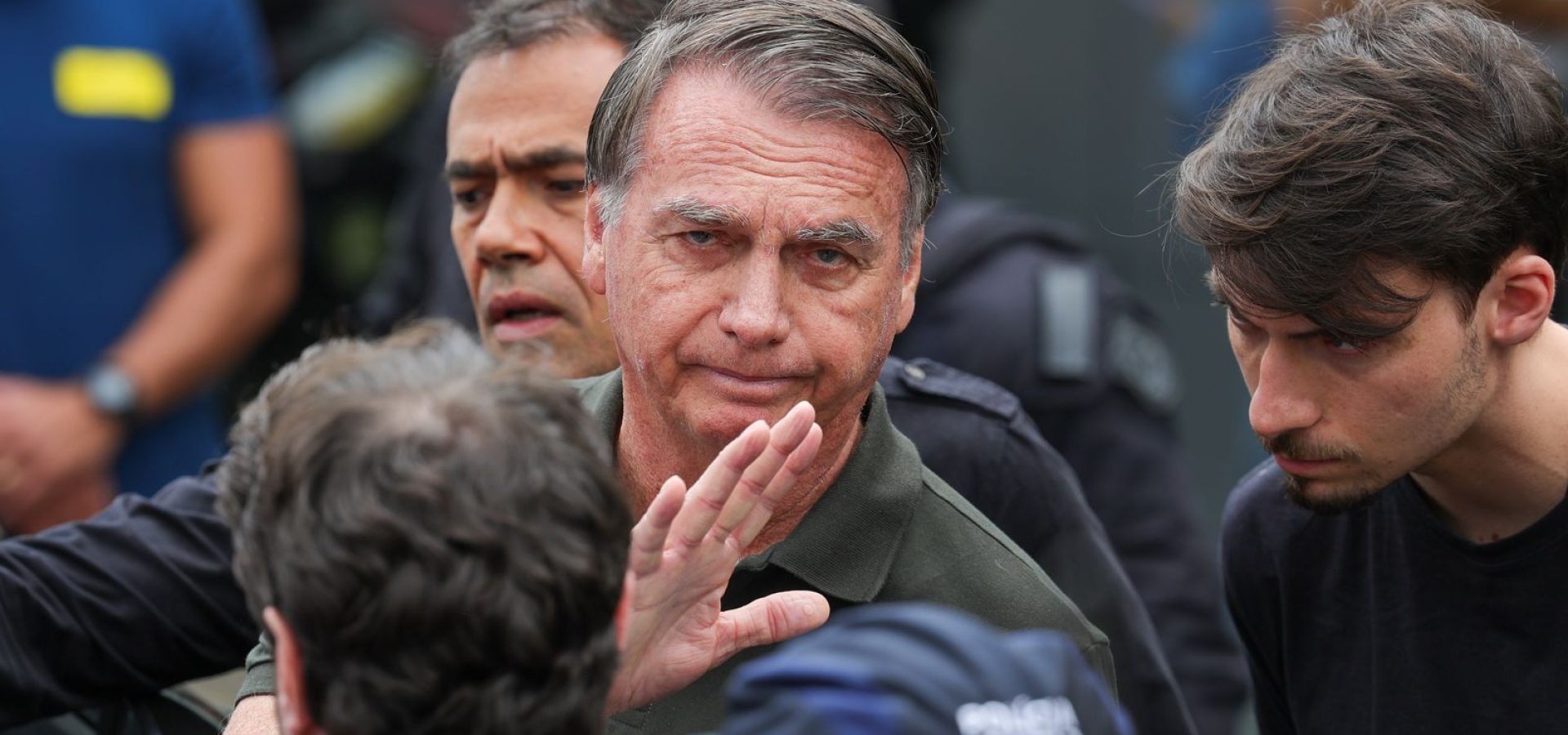 Delegado pede ao STF para ouvir Bolsonaro sobre arma apreendida