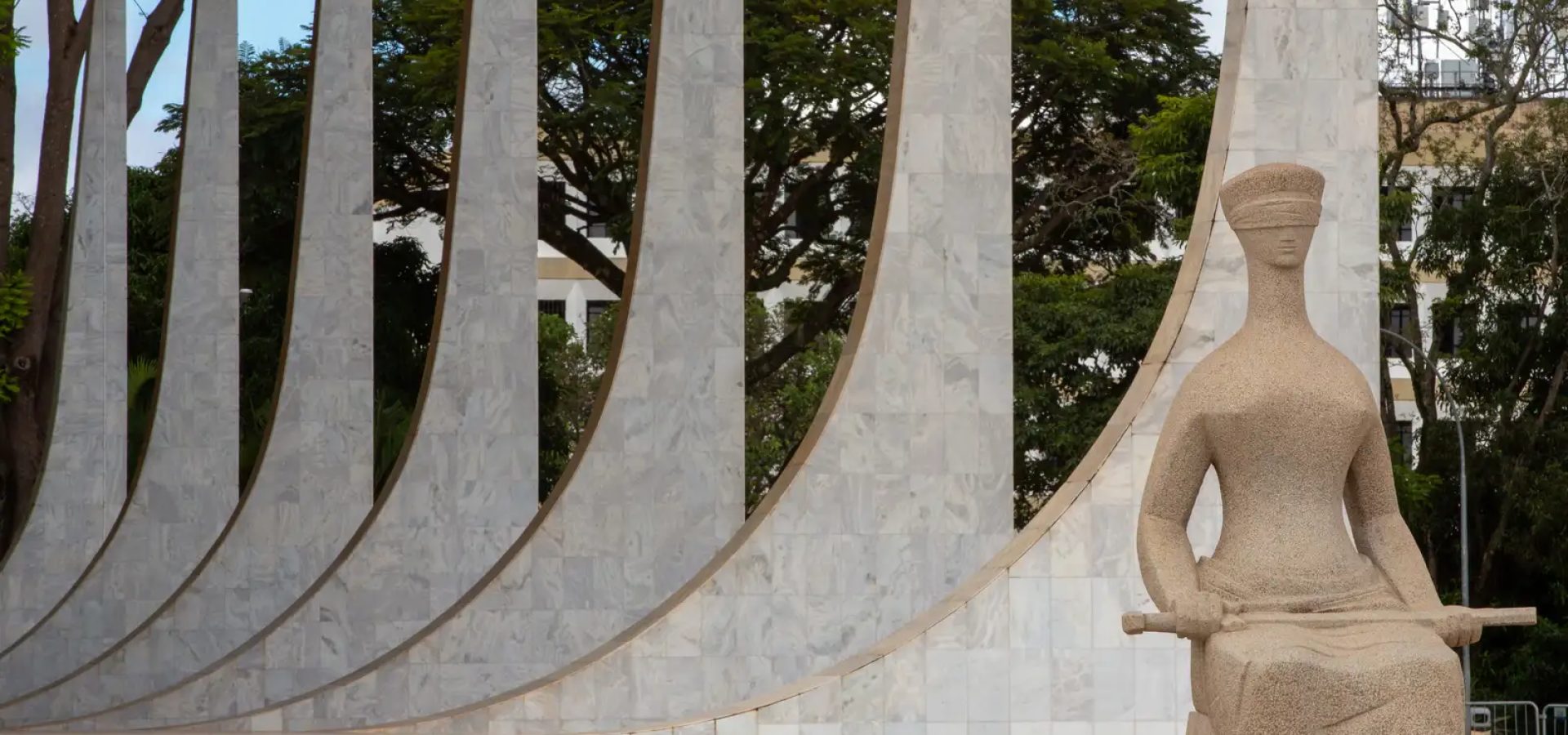 Maioria do STF valida execução das penas de Bolsonaro e seis réus