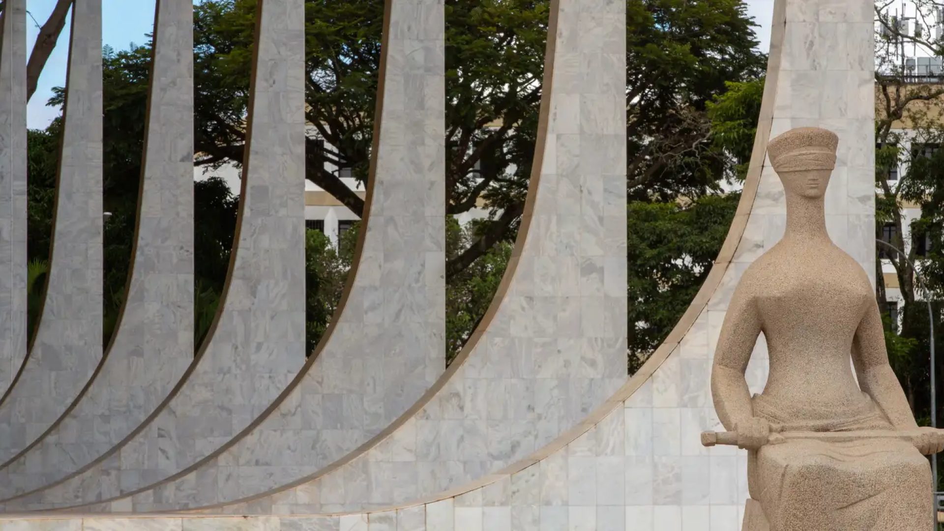 Maioria do STF valida execução das penas de Bolsonaro e seis réus
