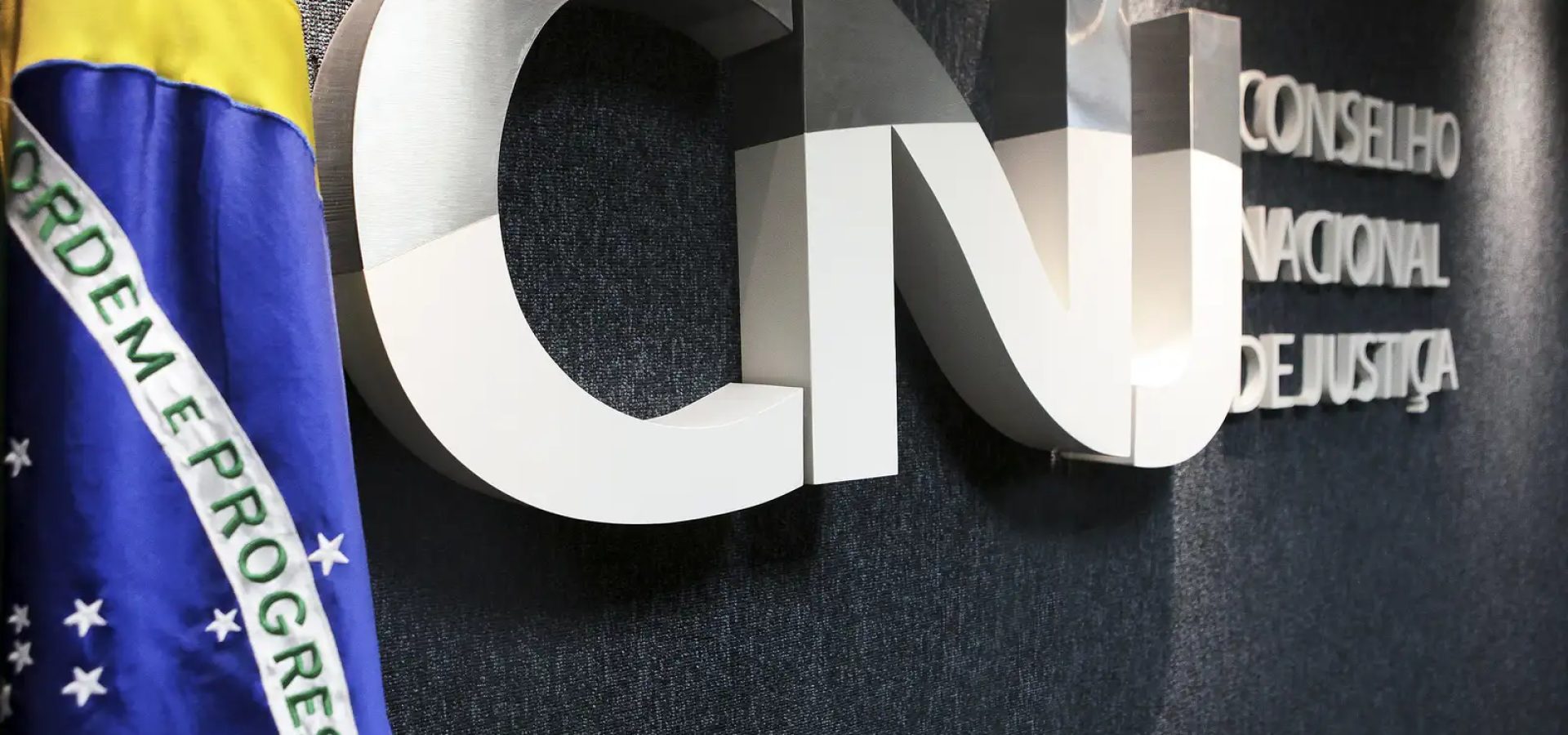 CNJ faz operação em gabinete de desembargador ligado a Nunes Marques