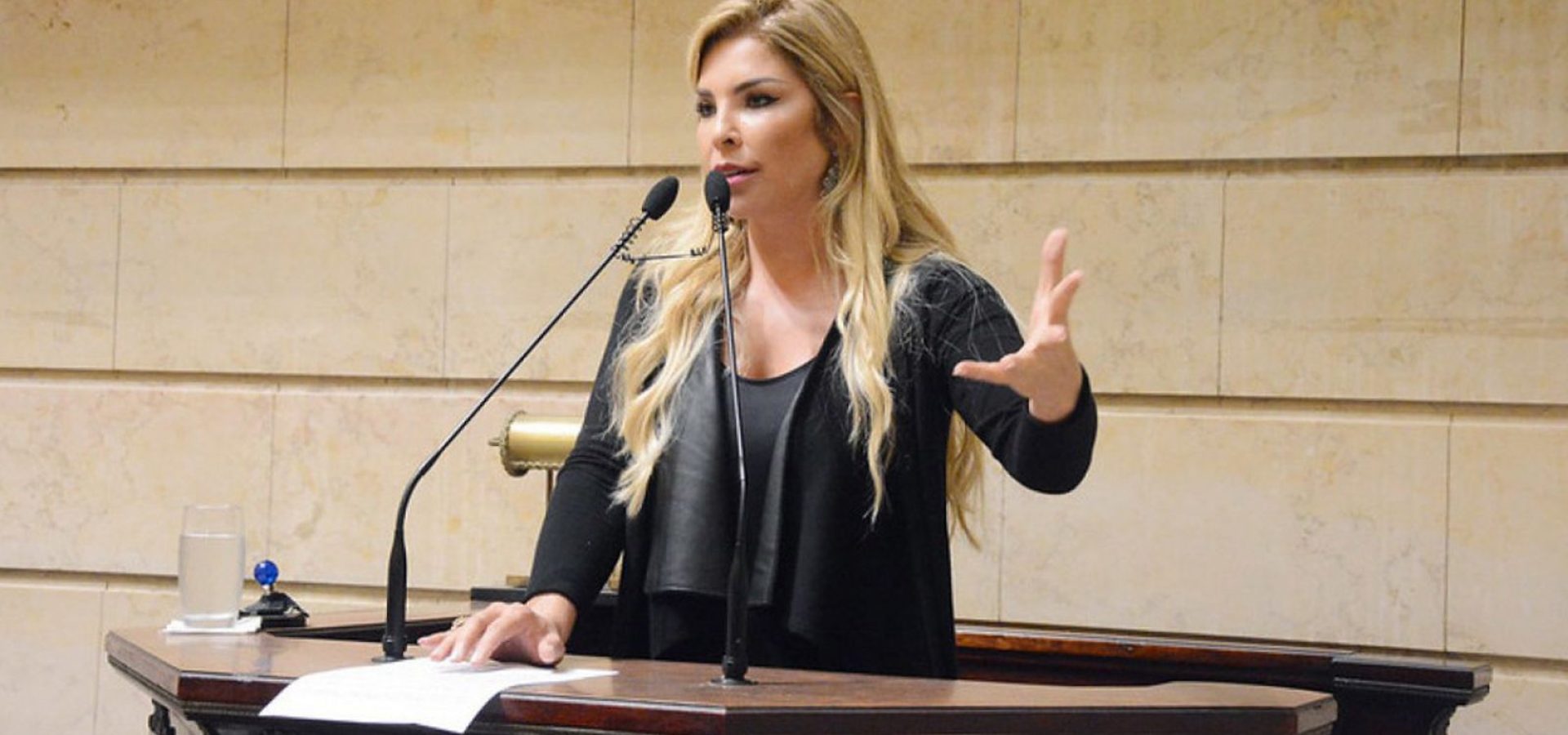 Polícia prende ex-vereadora Veronica Costa, condenada por tortura