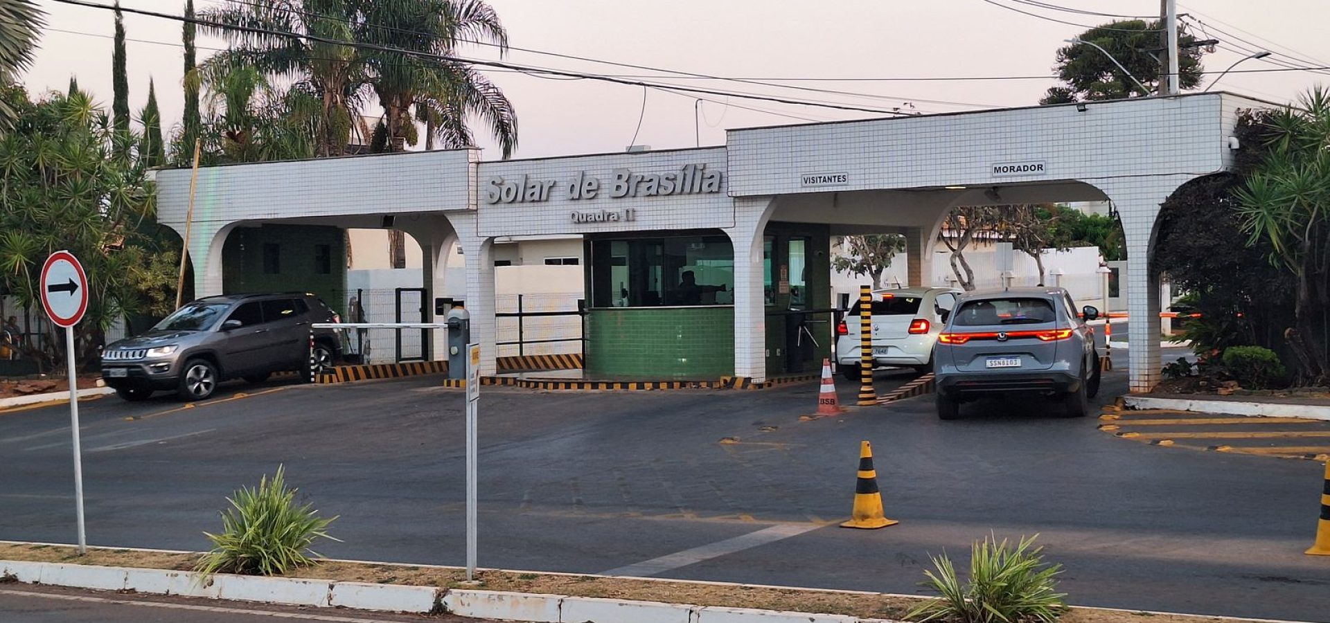 Bolsonaro pede autorização para receber Mileii na prisão domiciliar
