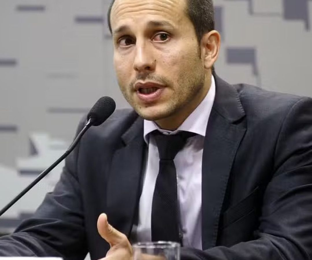 "Verdade prevalecerá", diz número 2 da PF após afastamento de Andrei 