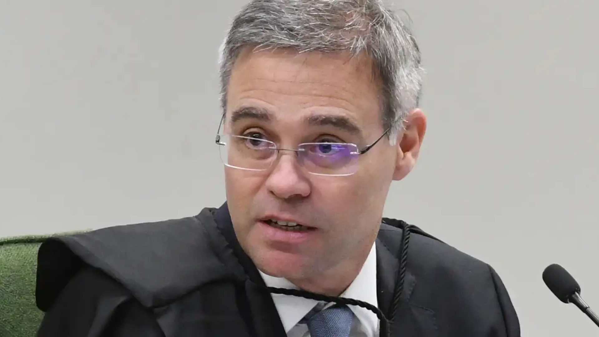 Mendonça usou pedido do partido Novo para afastar diretor-geral da PF