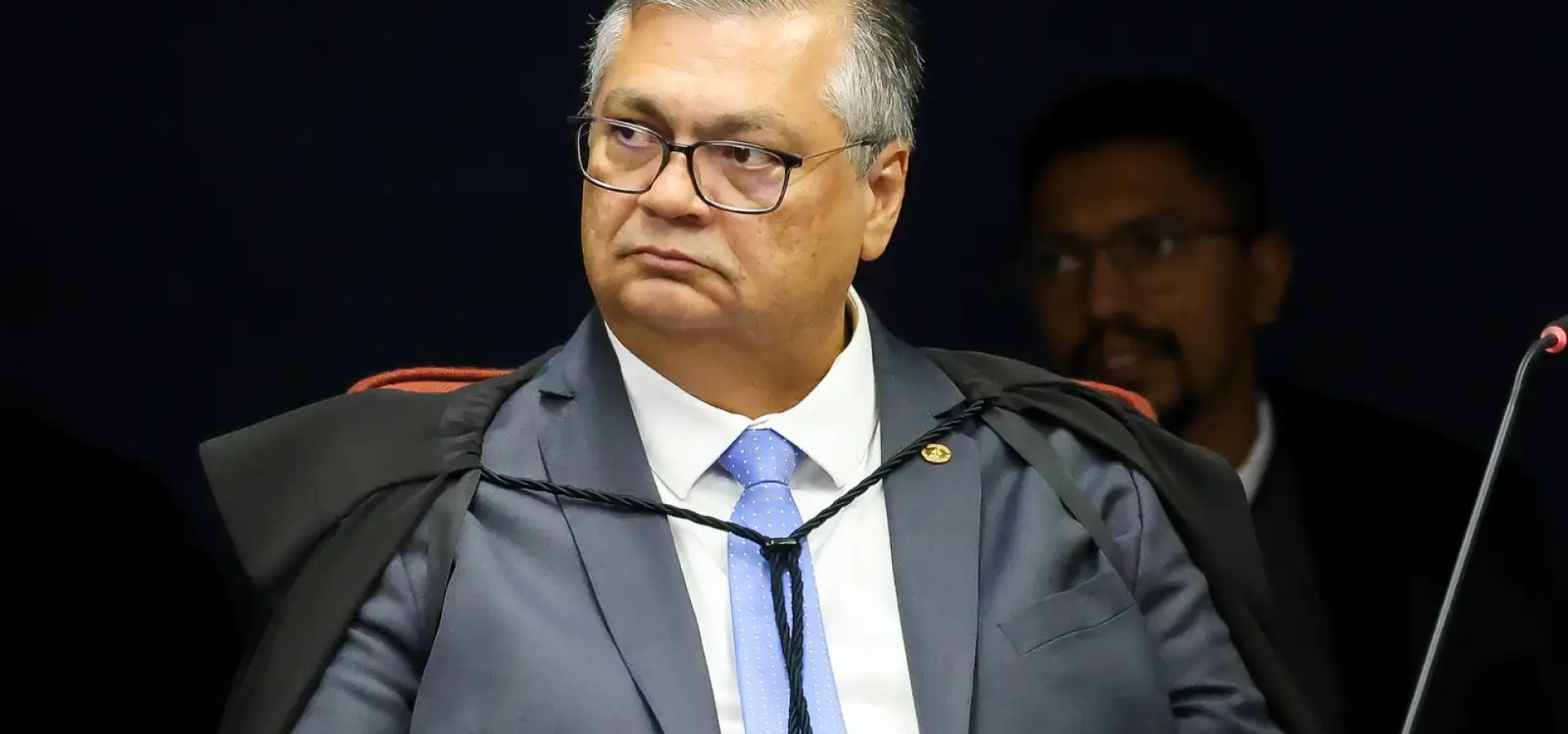 Dino dá 10 dias para governo mostrar plano de combate a incêndios