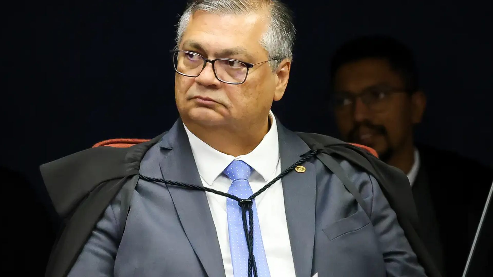 Dino dá 10 dias para governo mostrar plano de combate a incêndios