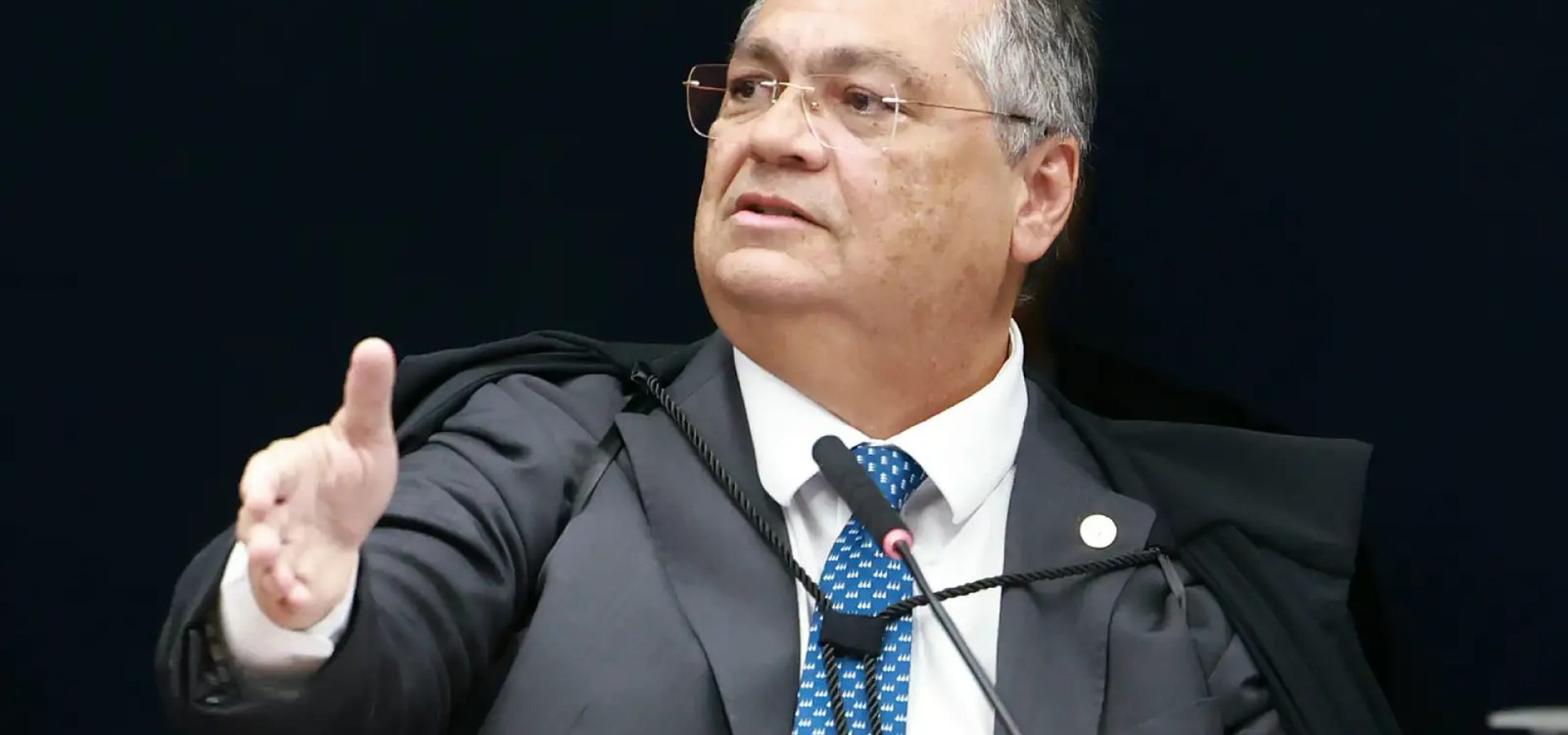 Dino nega pedido de soltura de Deolane Bezerra