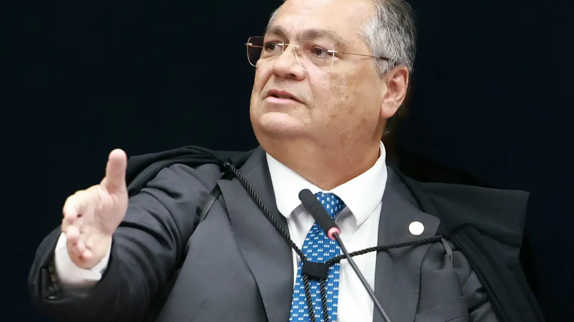 Dino nega pedido de soltura de Deolane Bezerra