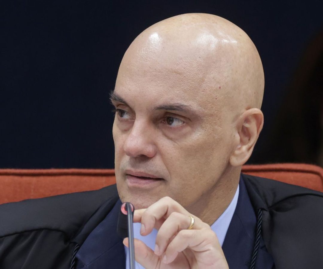 Moraes vota por condenar mais 5 réus da trama golpista e absolver um