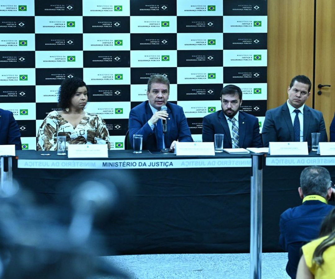 Operação Lívia combate rede que induzia jovens a suicídio na internet