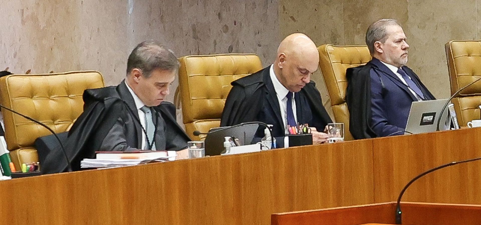 Moraes acusa Mendonça de querer incluir seu nome em delação de Vorcaro