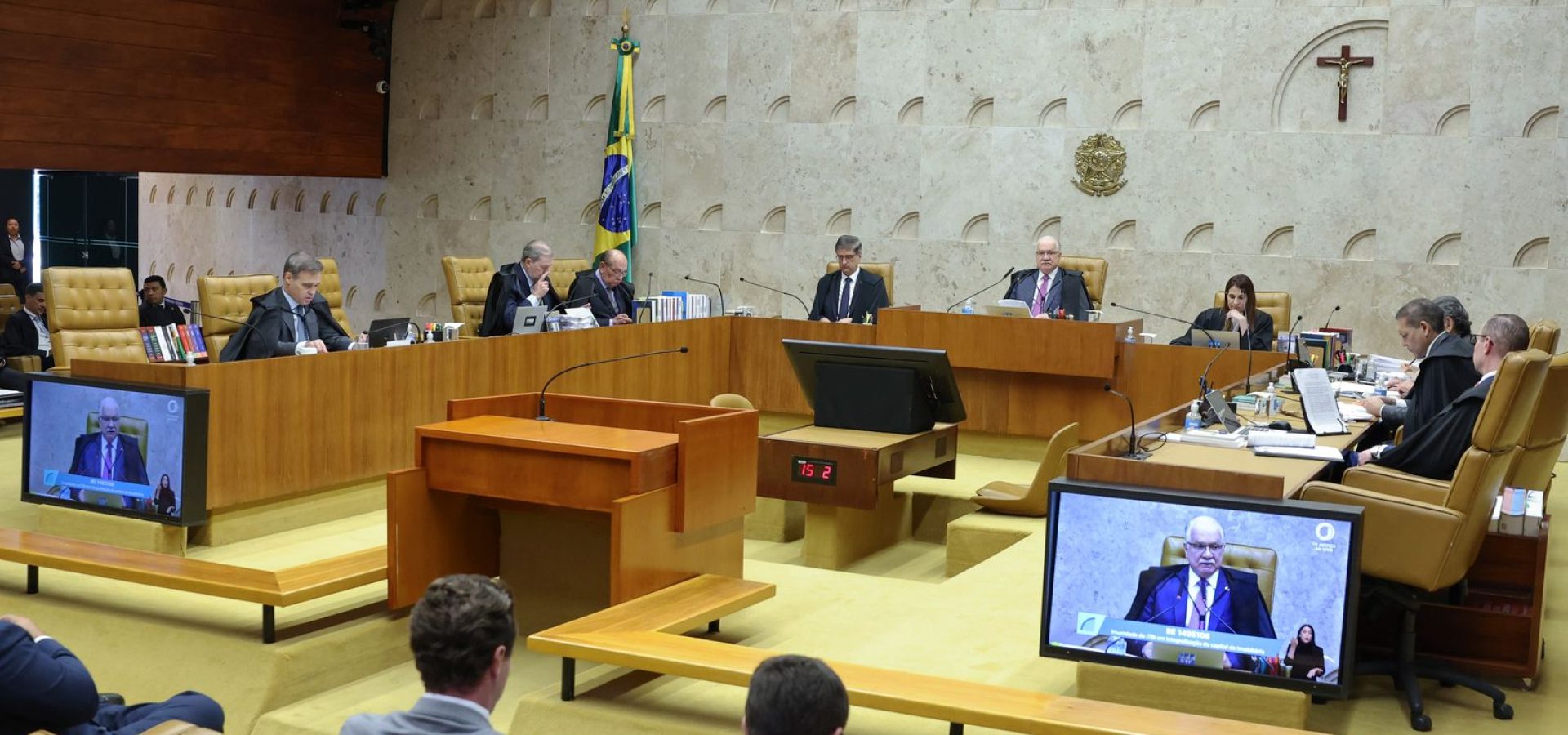 STF retoma sesões após suspensão de casos Moraes e Mendonça