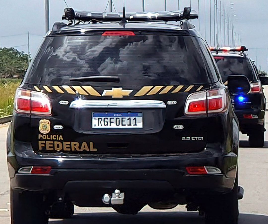 PF prende policiais militares envolvidos com grupos criminosos no Rio
