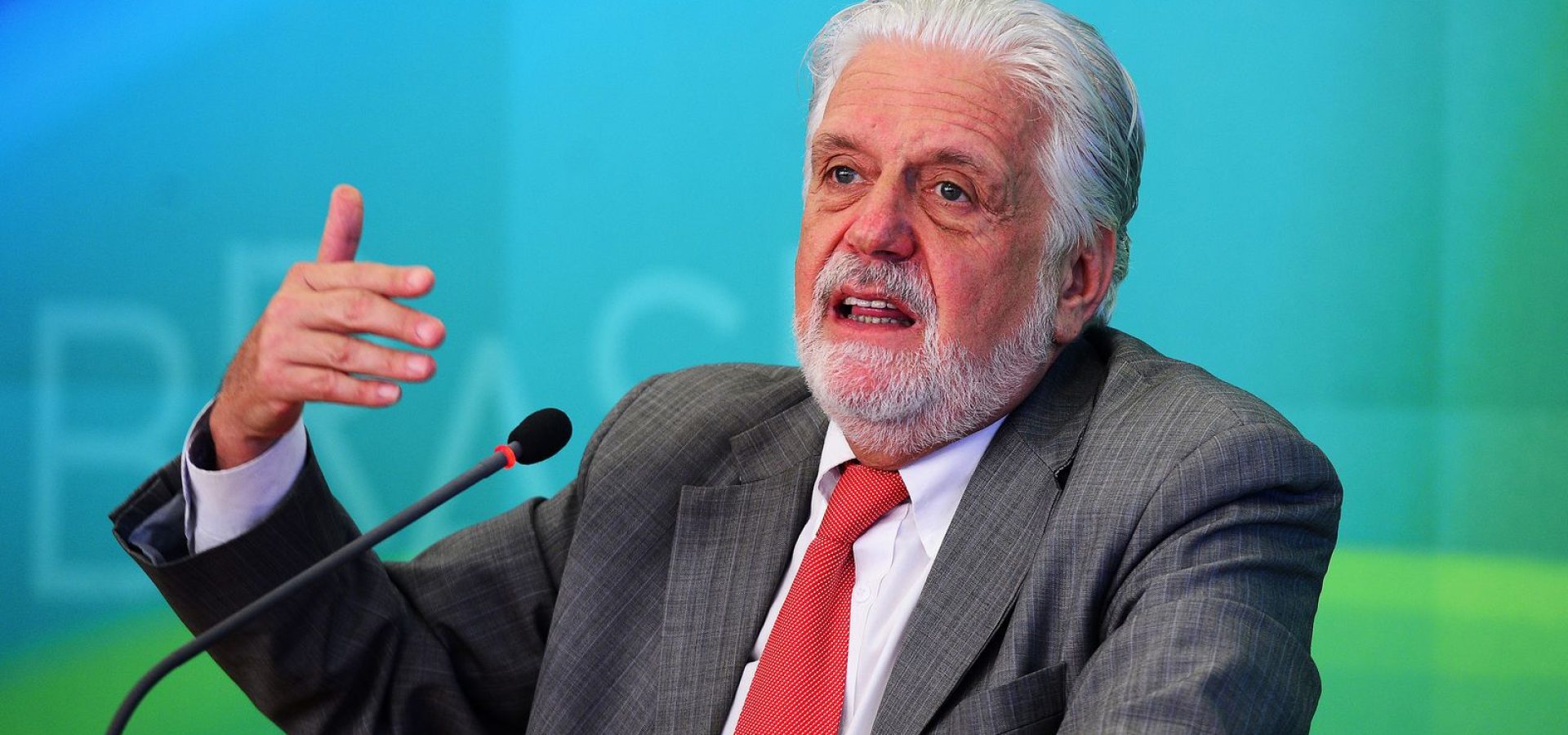 PF intima Jaques Wagner a depor sobre investigações do Banco Master