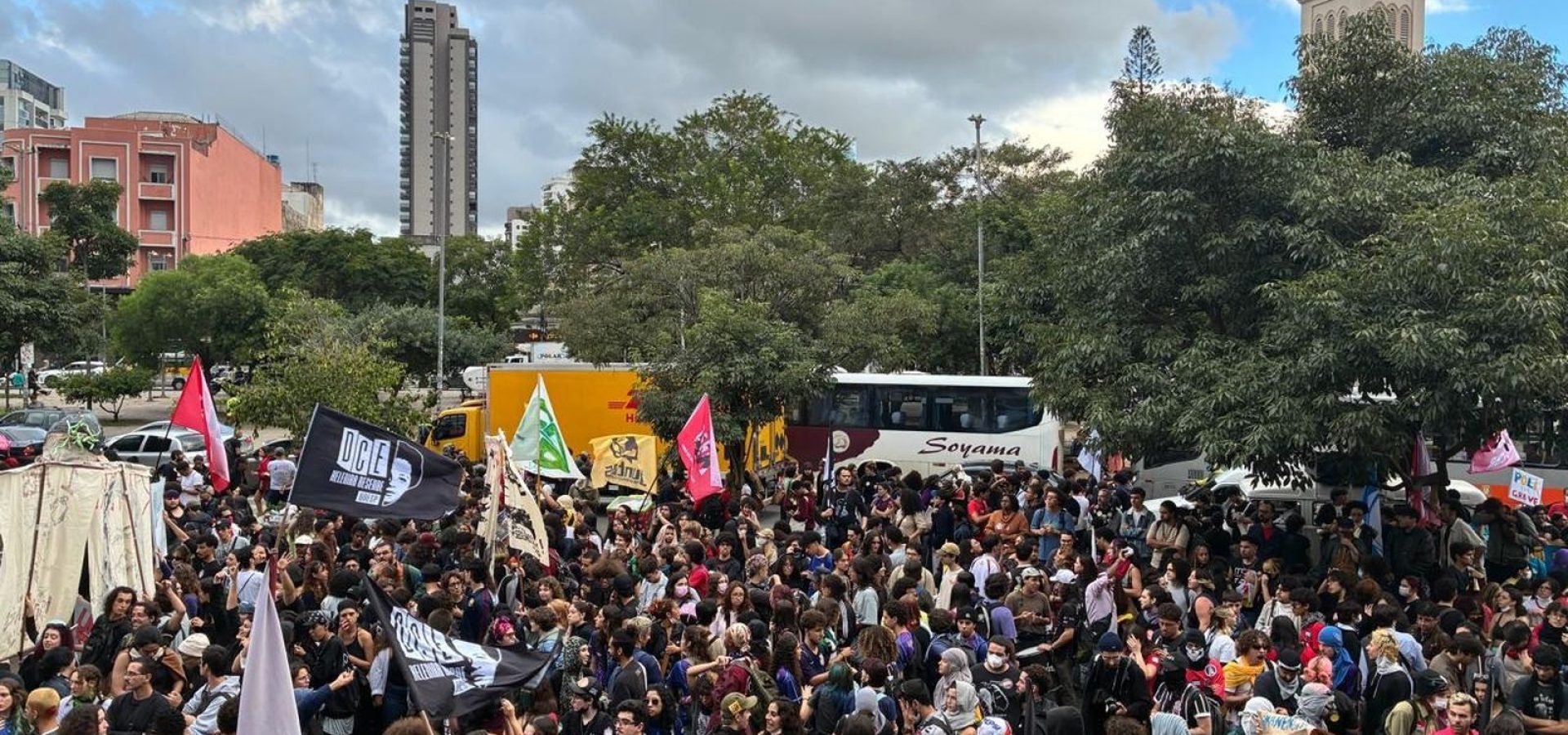 Em ato na capital paulista, estudantes criticam políticas educacionais