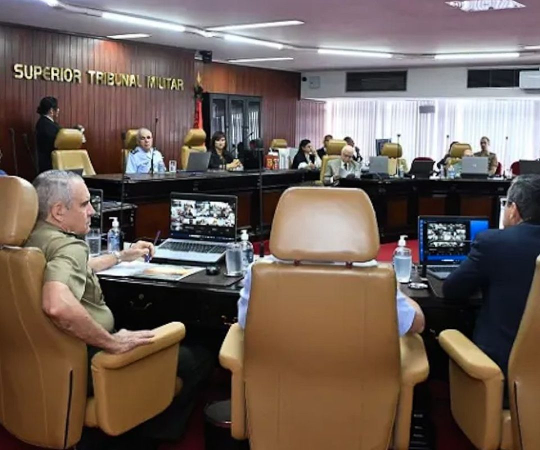 STM mantém ministro em julgamento de perda de patente de Bolsonaro