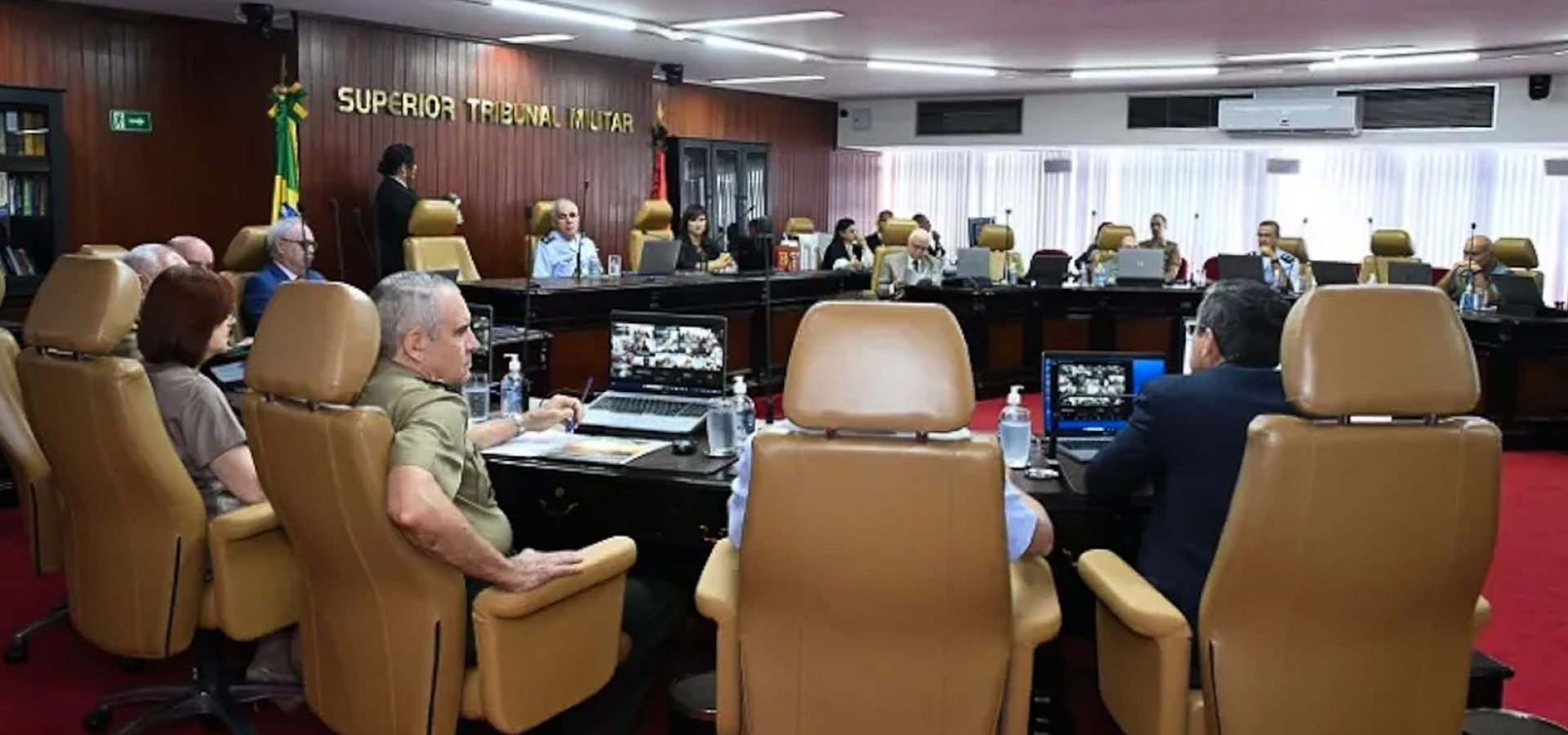 STM mantém ministro em julgamento de perda de patente de Bolsonaro