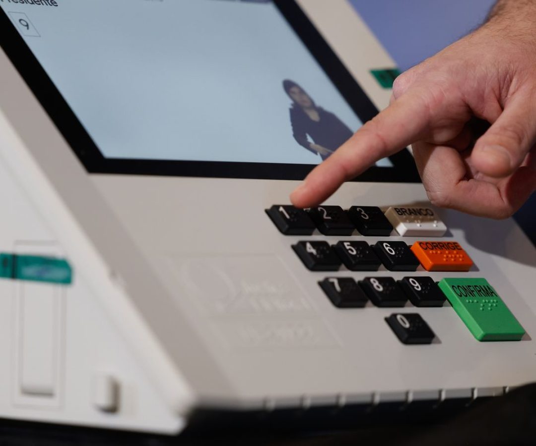 Assinatura digital e lacração impedem alteração em sistemas eleitorais