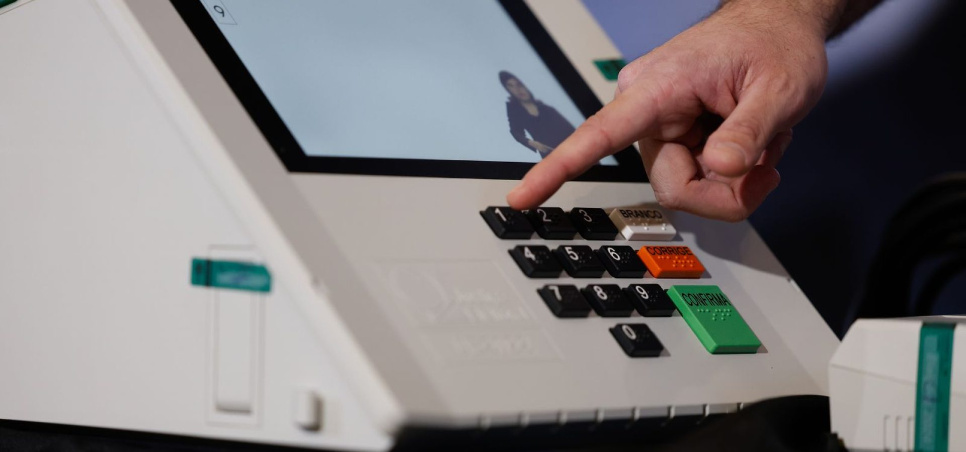 Assinatura digital e lacração impedem alteração em sistemas eleitorais