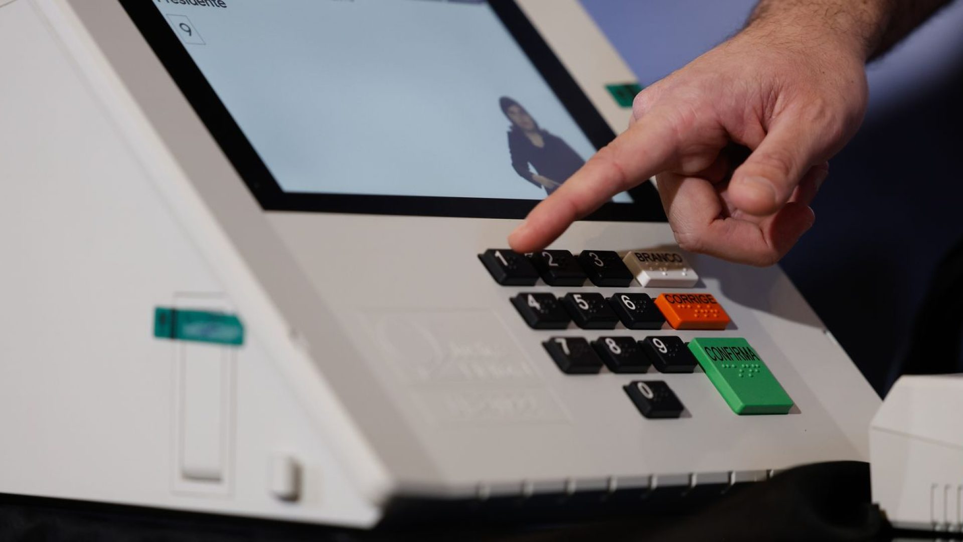 Assinatura digital e lacração impedem alteração em sistemas eleitorais