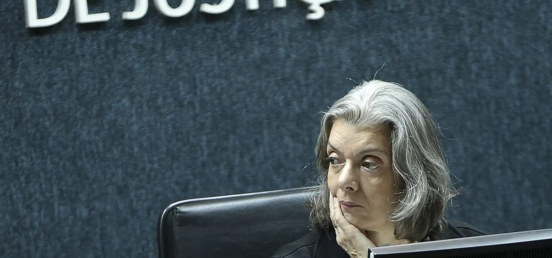 Cármen Lúcia vota por derrubar flexibilização da Lei da Ficha Limpa 