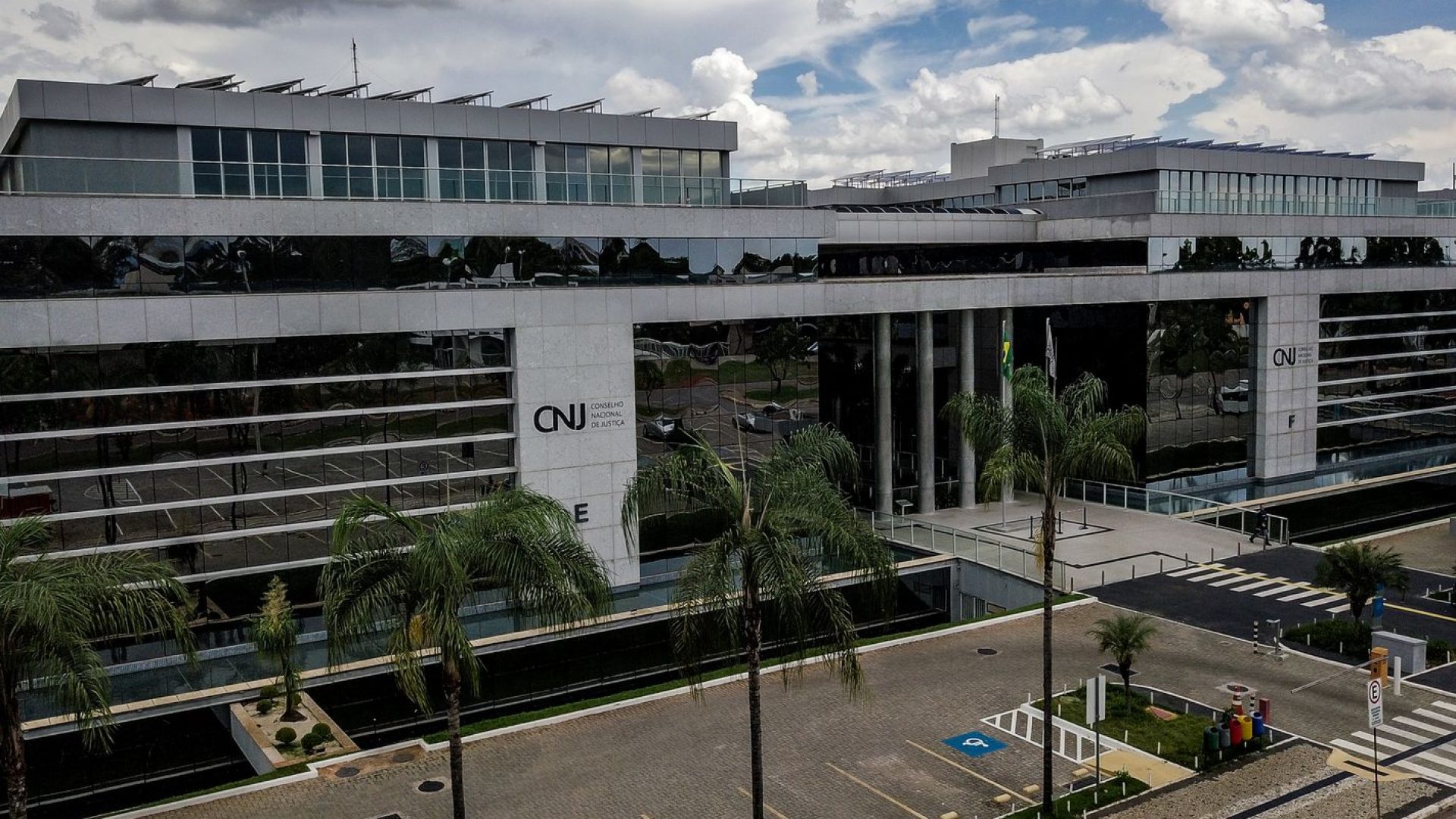 CNJ acaba com aposentadoria compulsória como punição máxima para juíz