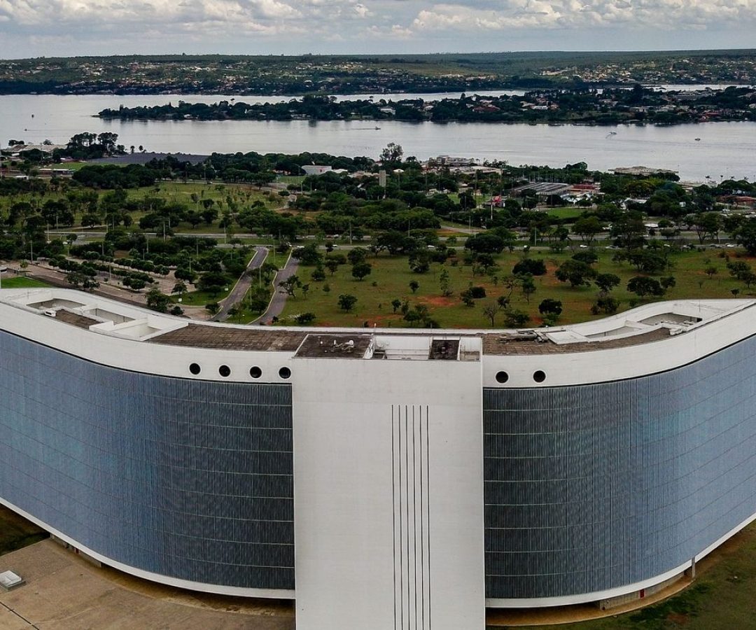 TSE determina isonomia após IA da Meta barrar imagens de Lula
