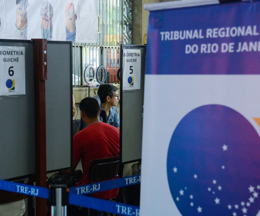 TRE-RJ faz plantão para regularizar situação de eleitores