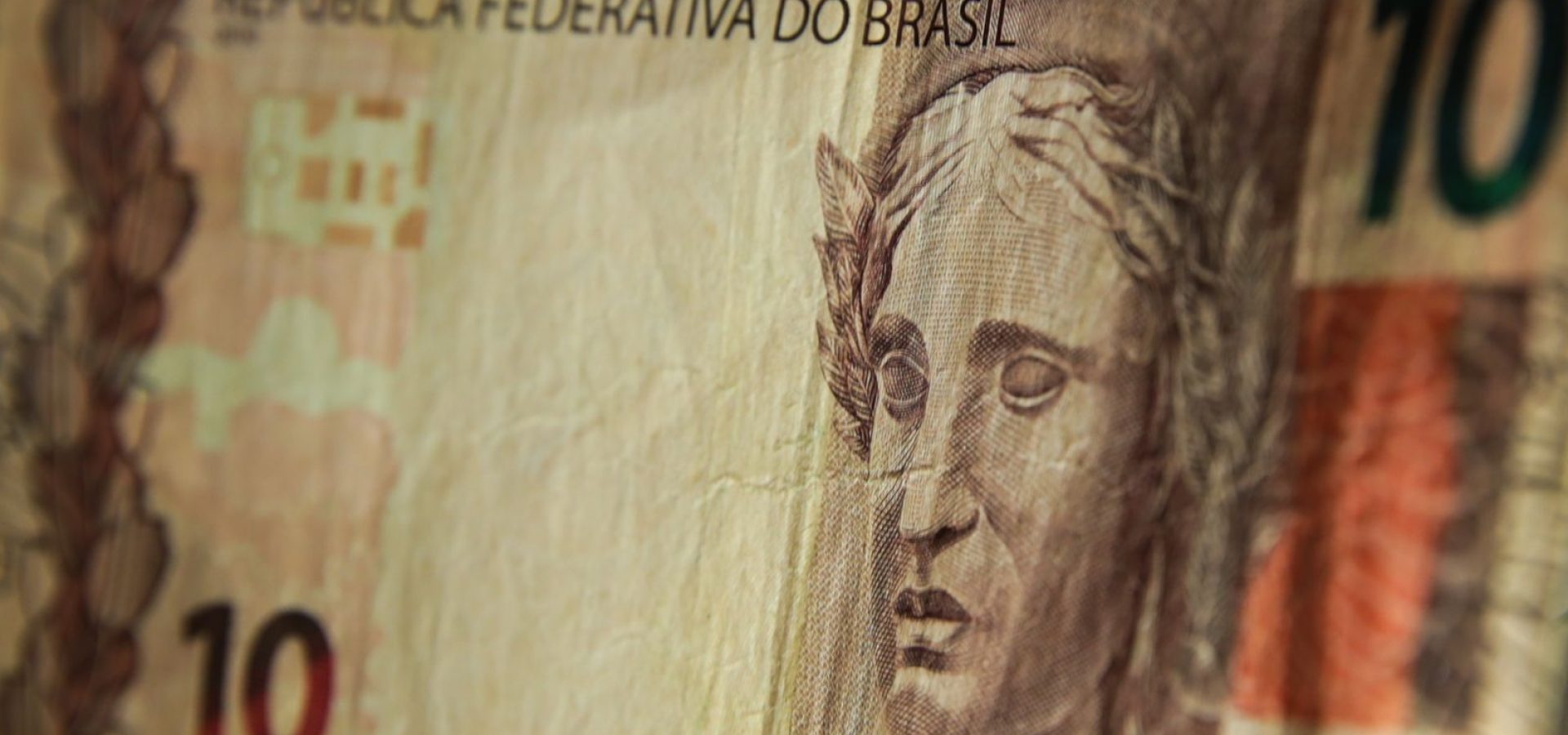 Governo de SP aplica multa recorde de R$ 1 bilhão contra Fast Shop