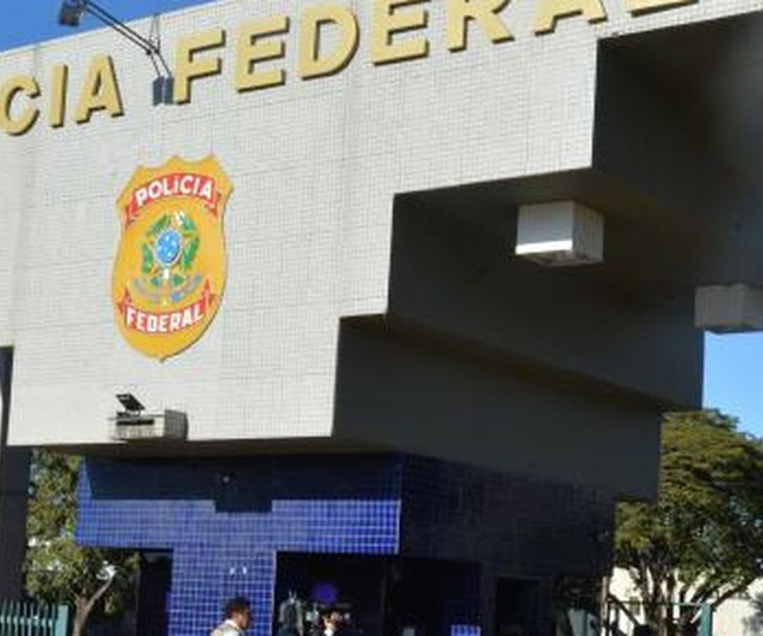 Delegados criticam afastamento de chefe da PF por decisão monocrática