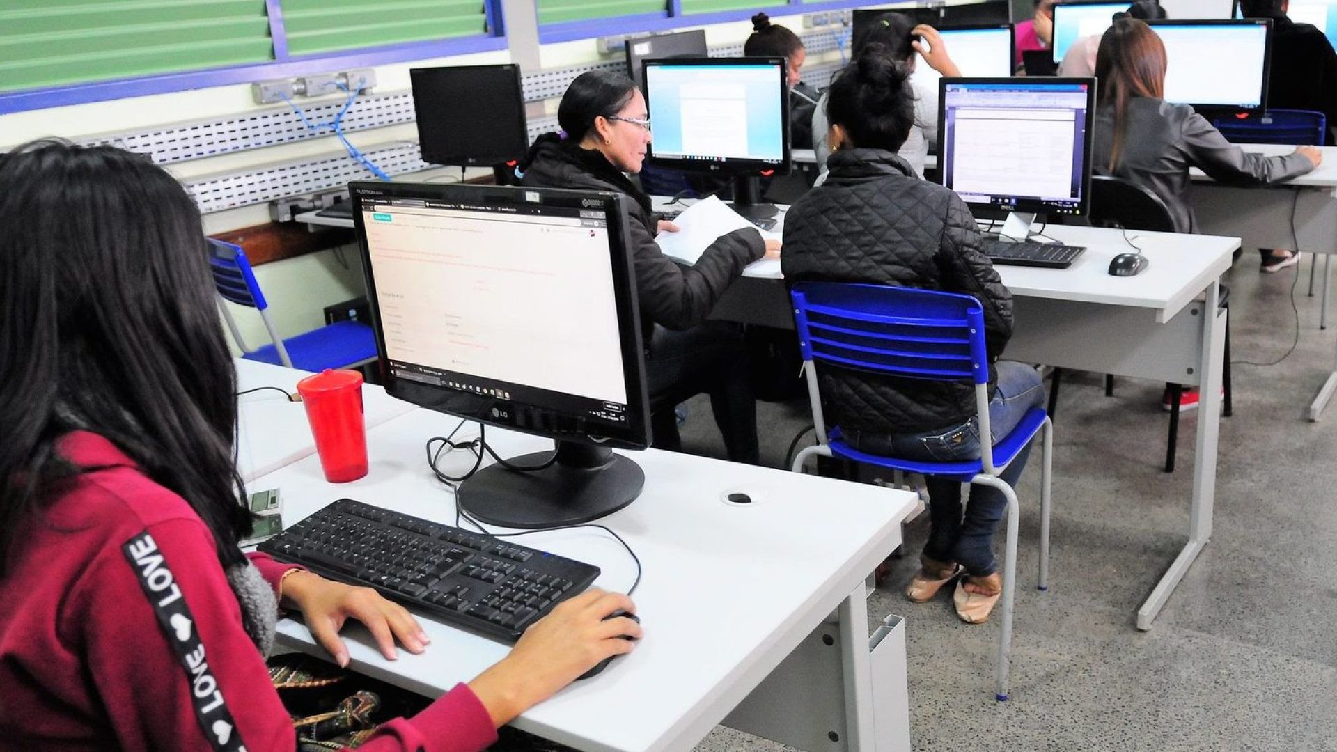 Empresas vão poder abater dívidas se conectarem faculdades à internet