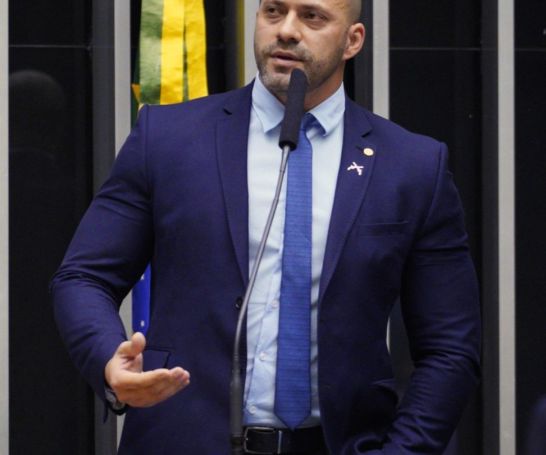 Moraes dá 48h para Daniel Silveira explicar publicação de vídeo no X
