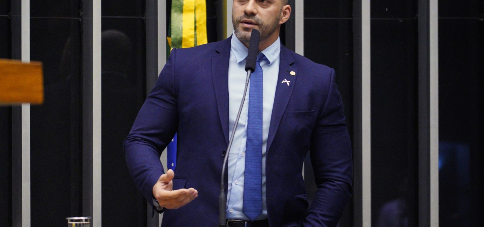 Moraes dá 48h para Daniel Silveira explicar publicação de vídeo no X