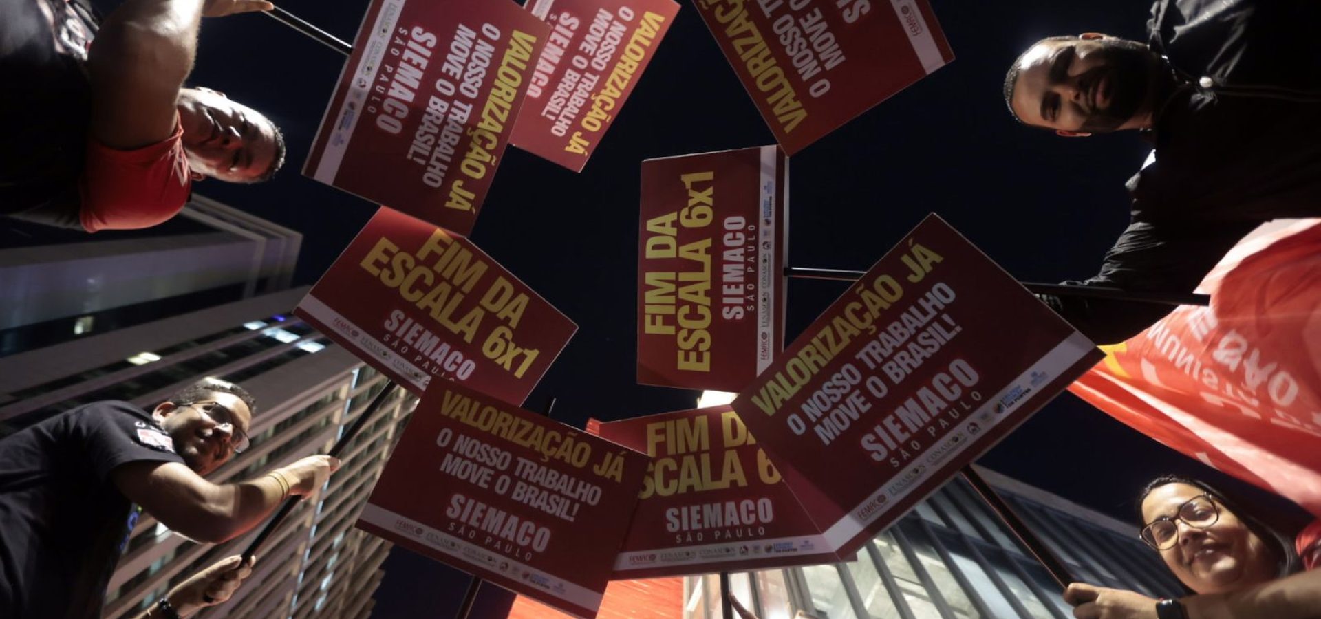 Protesto pelo fim da escala 6x1 reúne milhares de pessoas em São Paulo