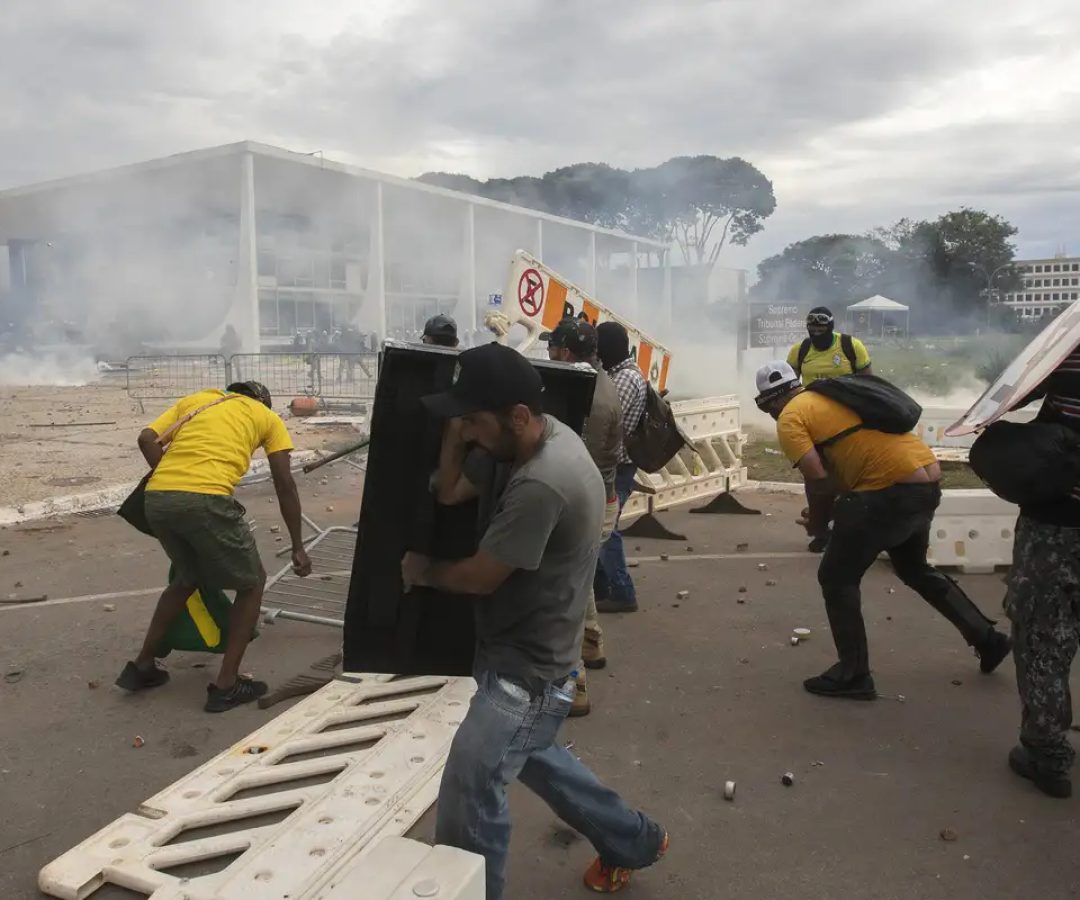 Moraes concede domiciliar a Fátima de Tubarão e mais 18 idosos do 8/01