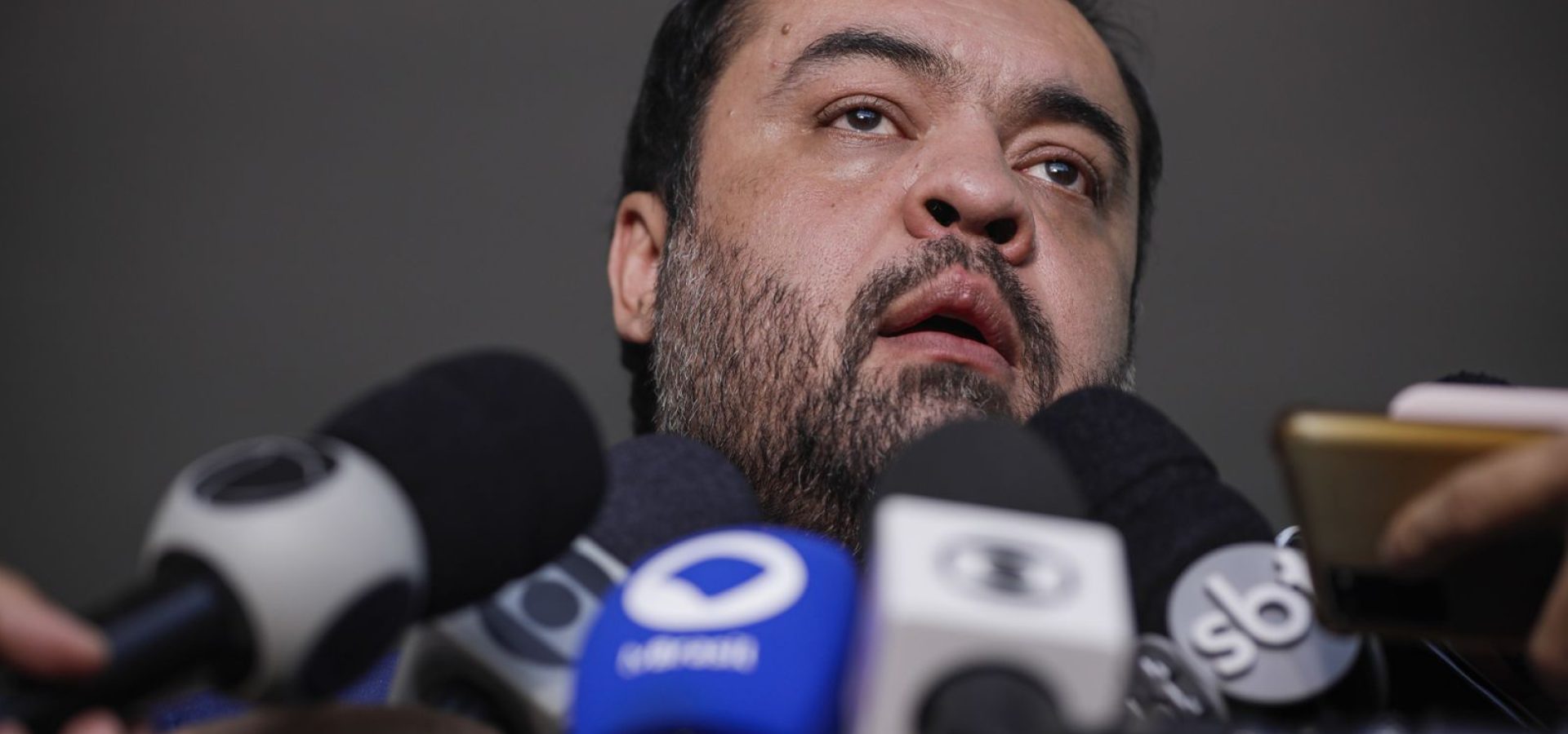 Ministro suspende julgamento que pode cassar governador do Rio