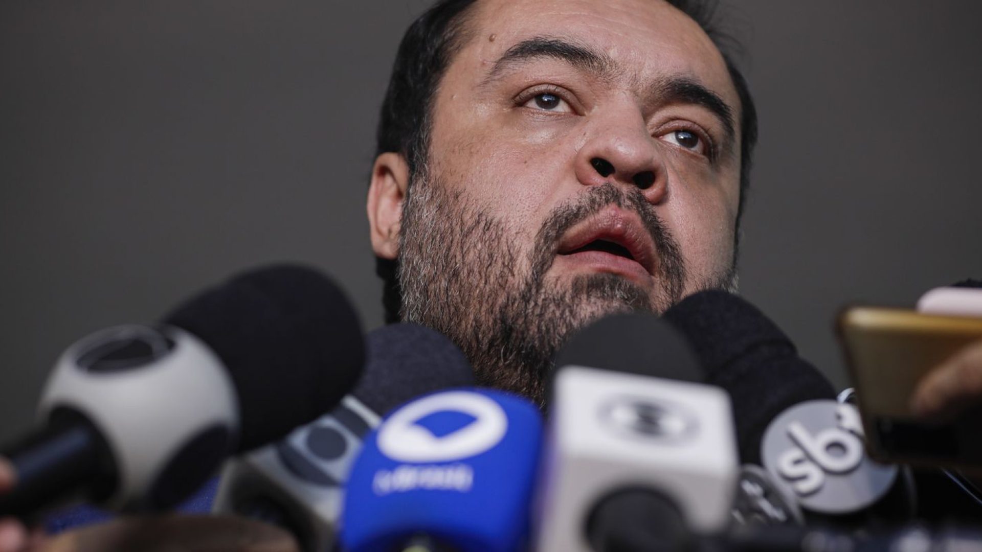 Ministro suspende julgamento que pode cassar governador do Rio