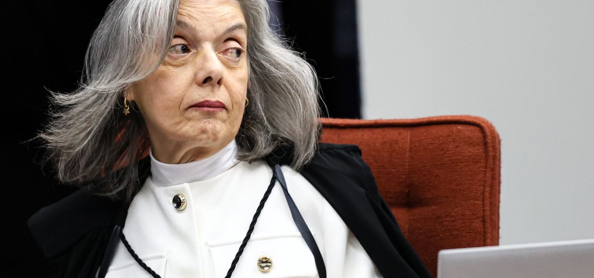 Cármen Lúcia relata ameaça de bomba em palestra a estudantes no DF