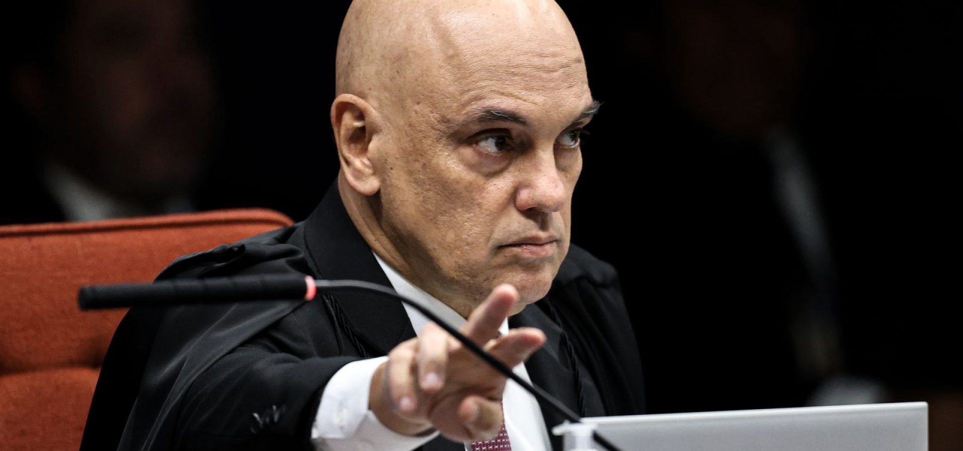 Moraes vota por tornar ex-assessor réu por vazamento de informação